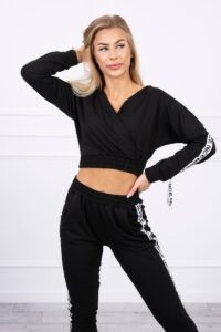 Комплект от суитшърт + панталон с декоративна лента – Черен – 9240-5