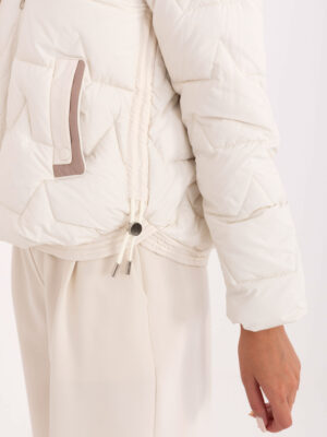 Стилно преходно яке – Екрю – 042621