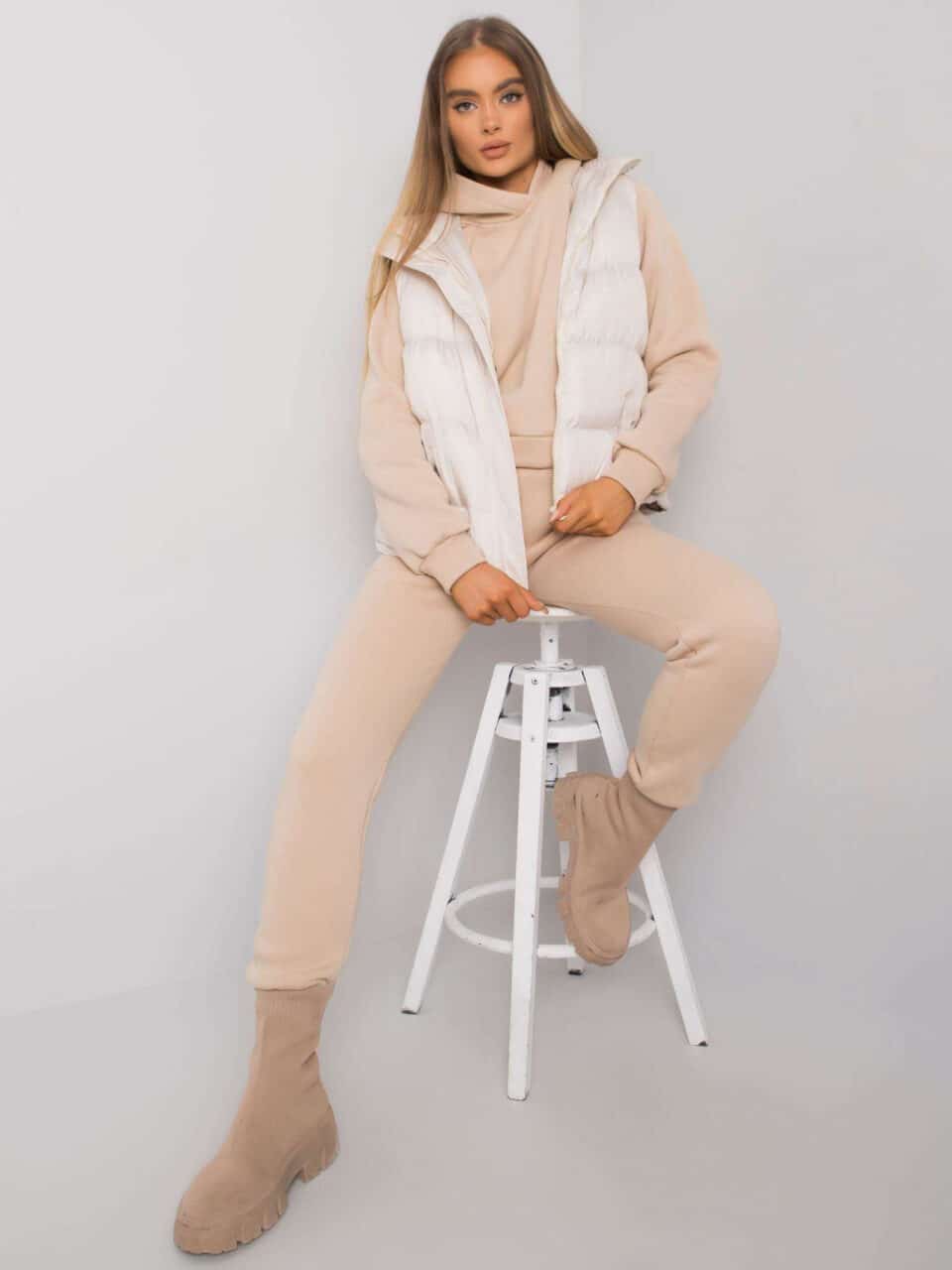 Стилен дневен комплект – Бежов – 070602