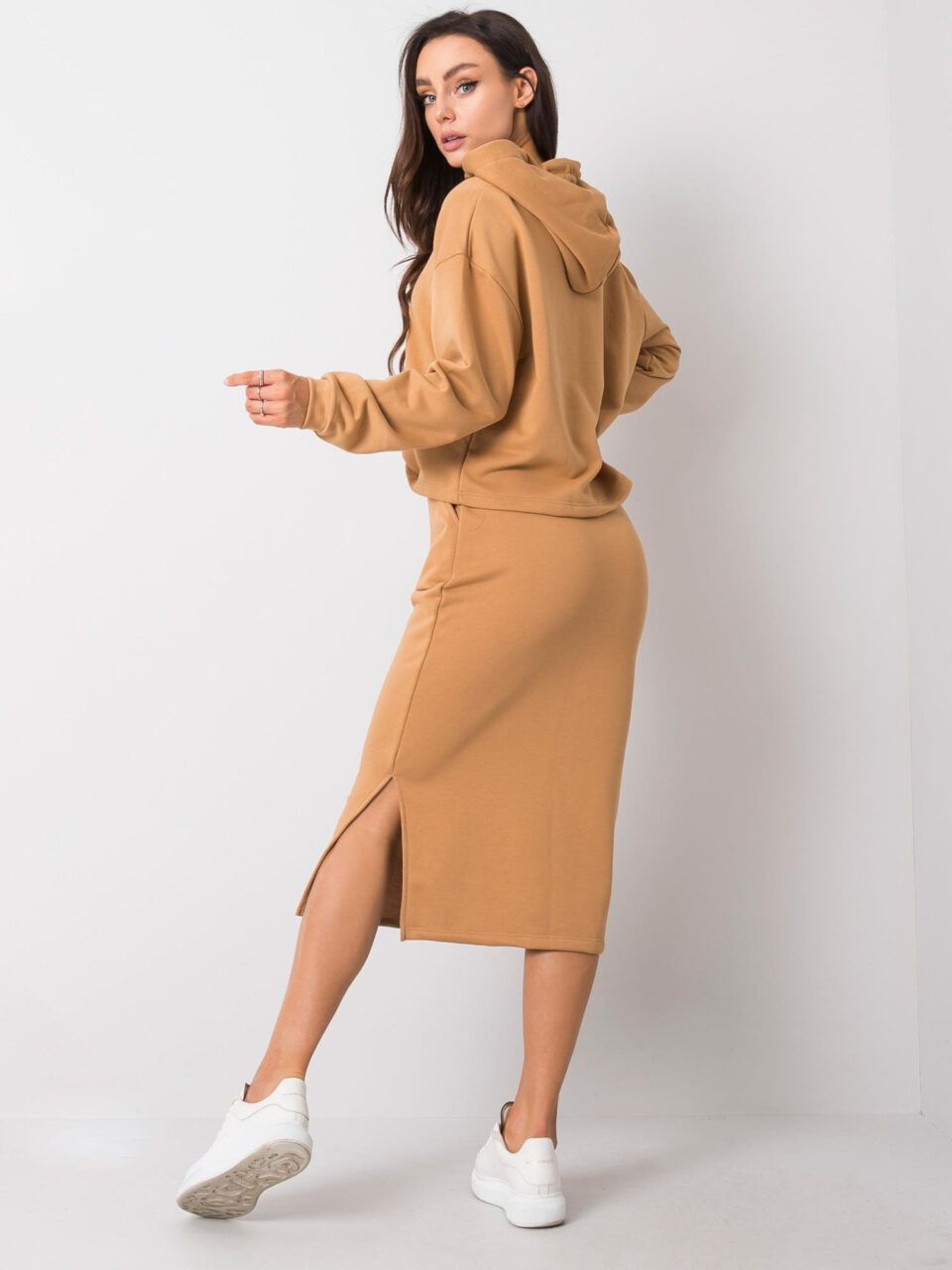 Луксозен комплект дрехи – Бежов – 06882