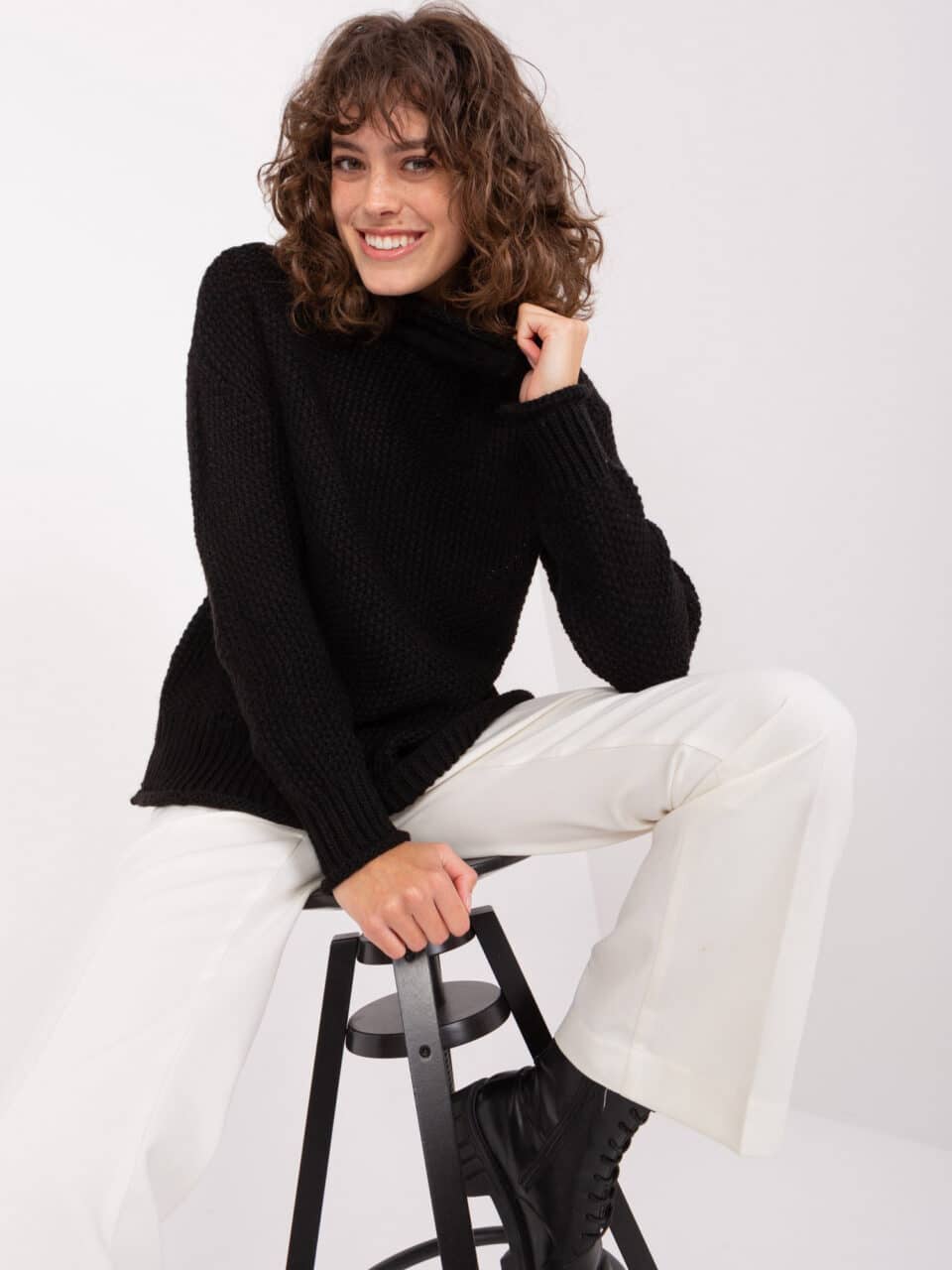 Стилен пуловер с голф яка – Черен – 474059
