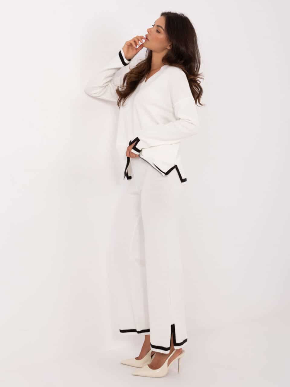 Стилен ежедневен комплект – Бежов – 049057