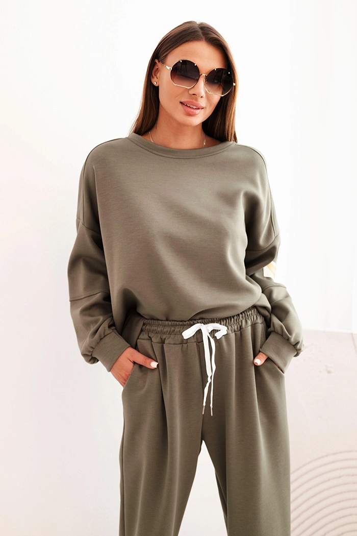 Стилно дамско комплект със свободен суичър и панталон – Хаки – 34430