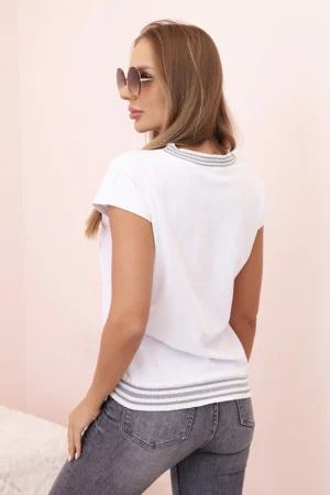 Шикозна дамска тениска от памук с V-образно деколте и принт – Бял – 37047