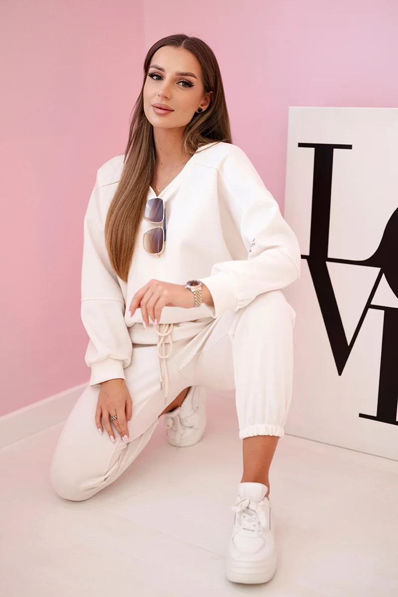 Изтънчен комплект от потник и панталон – Светлобежов – 30140